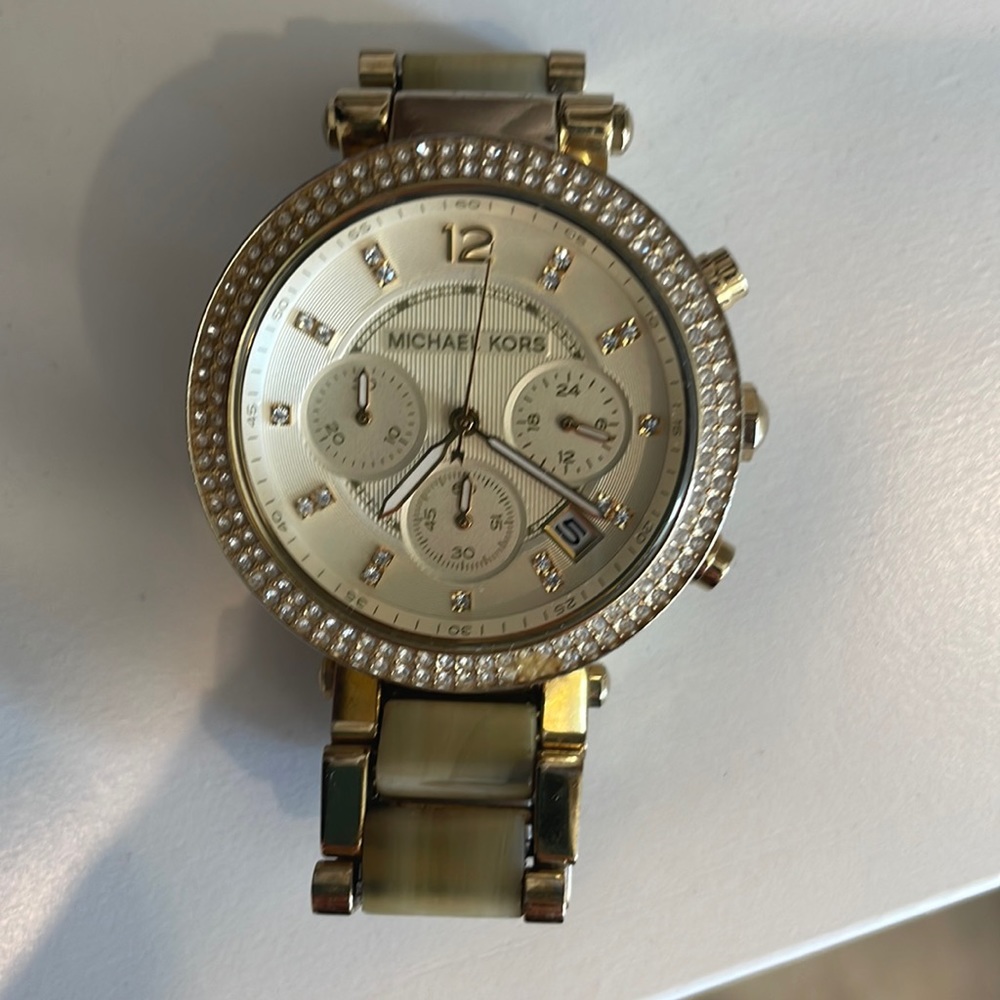 Beautiful gold Michael Kors watch. Rarely worn.